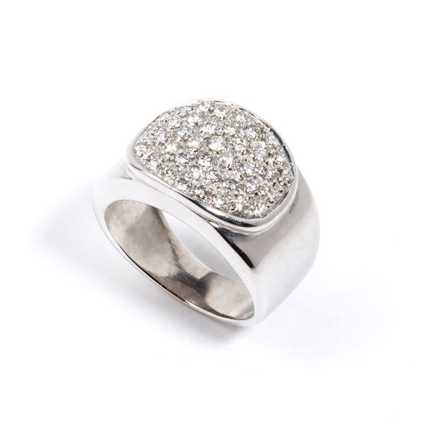 Diamond gold band ring