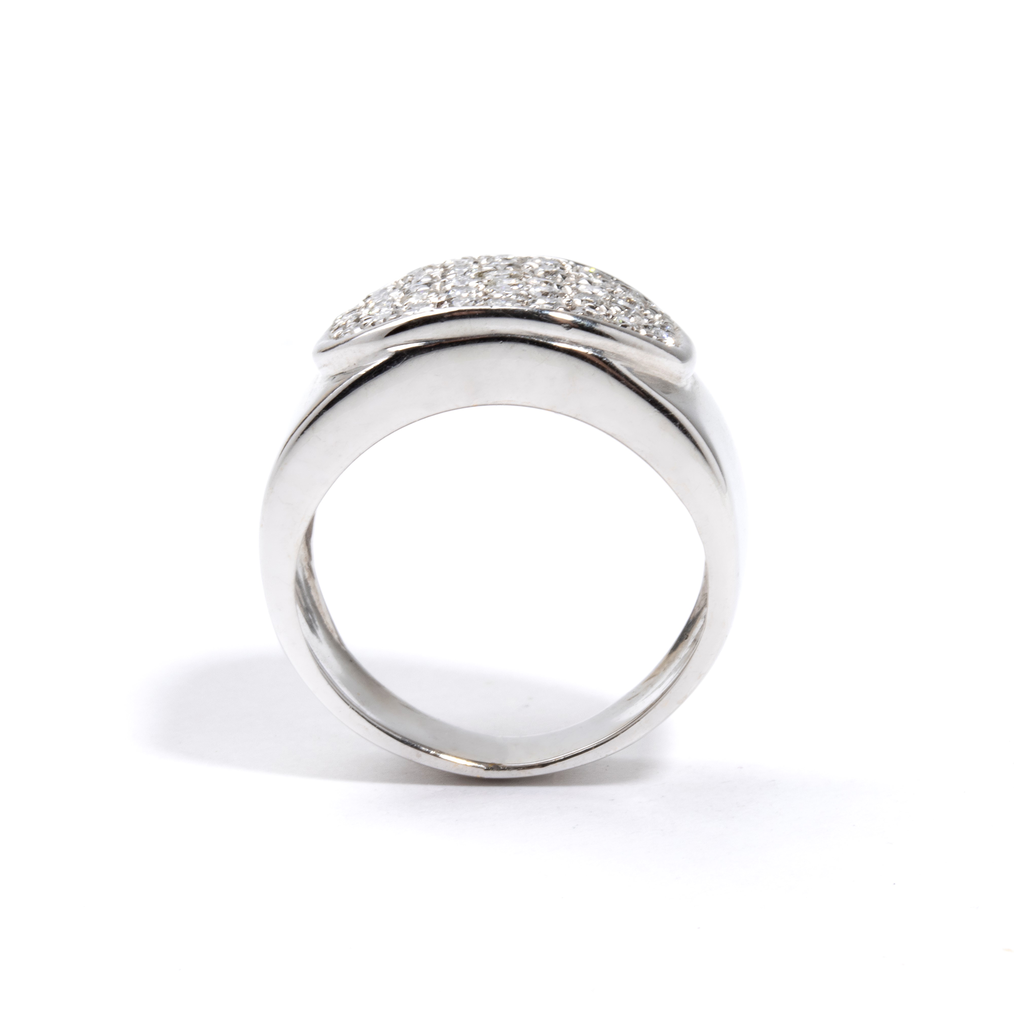 Anello a fascia in oro con diamanti