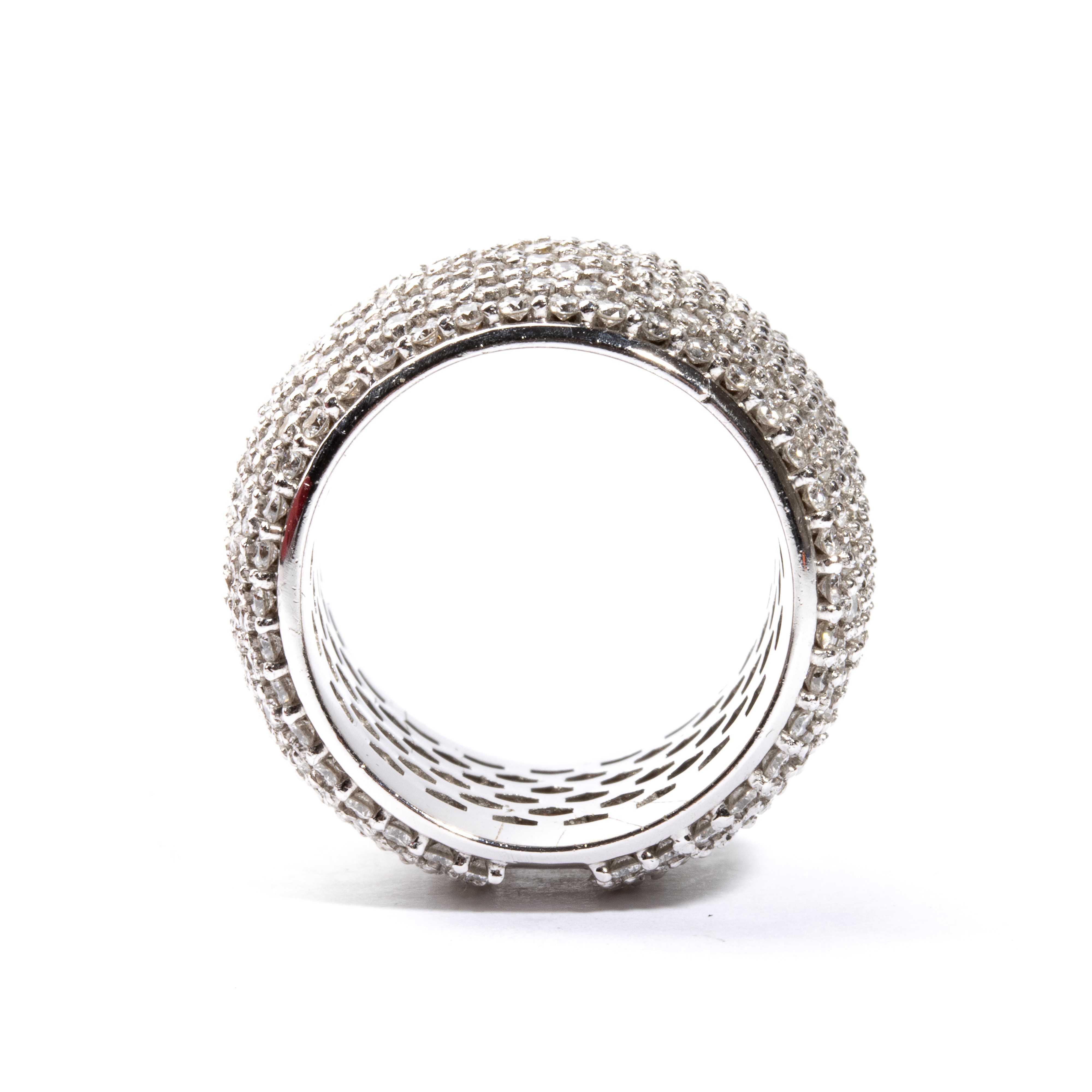 Anello a fascia in oro con diamanti