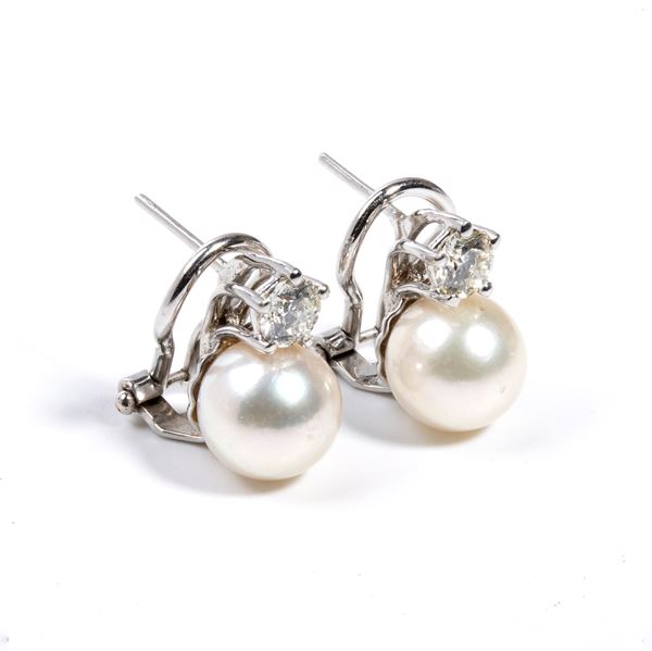 Orecchini in oro con diamanti e perle