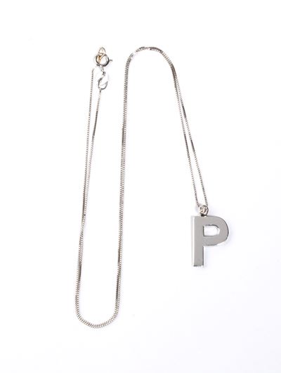 Girocollo in oro bianco 18k con pendente a forma di lettera P e diamante