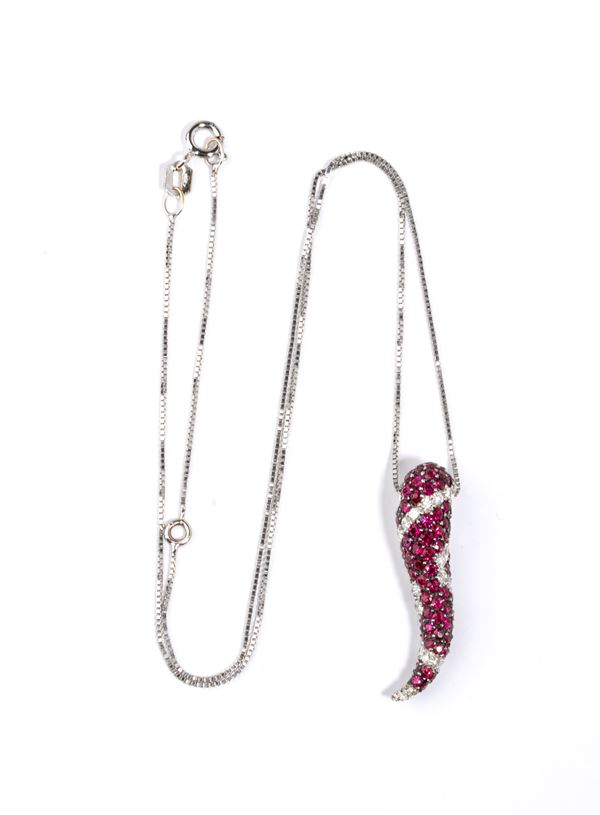 Girocollo con pendente in oro con diamanti e rubini