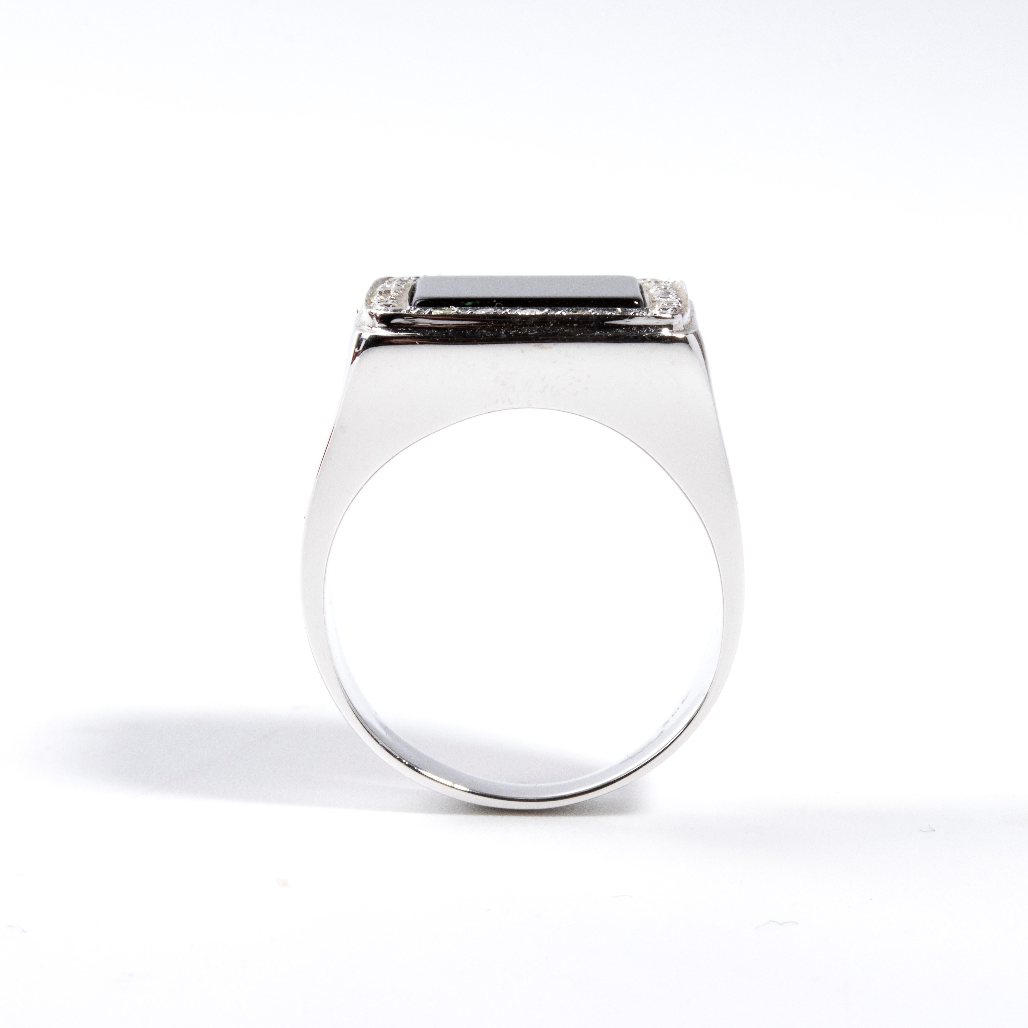 Anello in oro con onice e diamanti