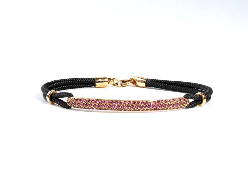 Bracciale in oro con corindoni rosa
