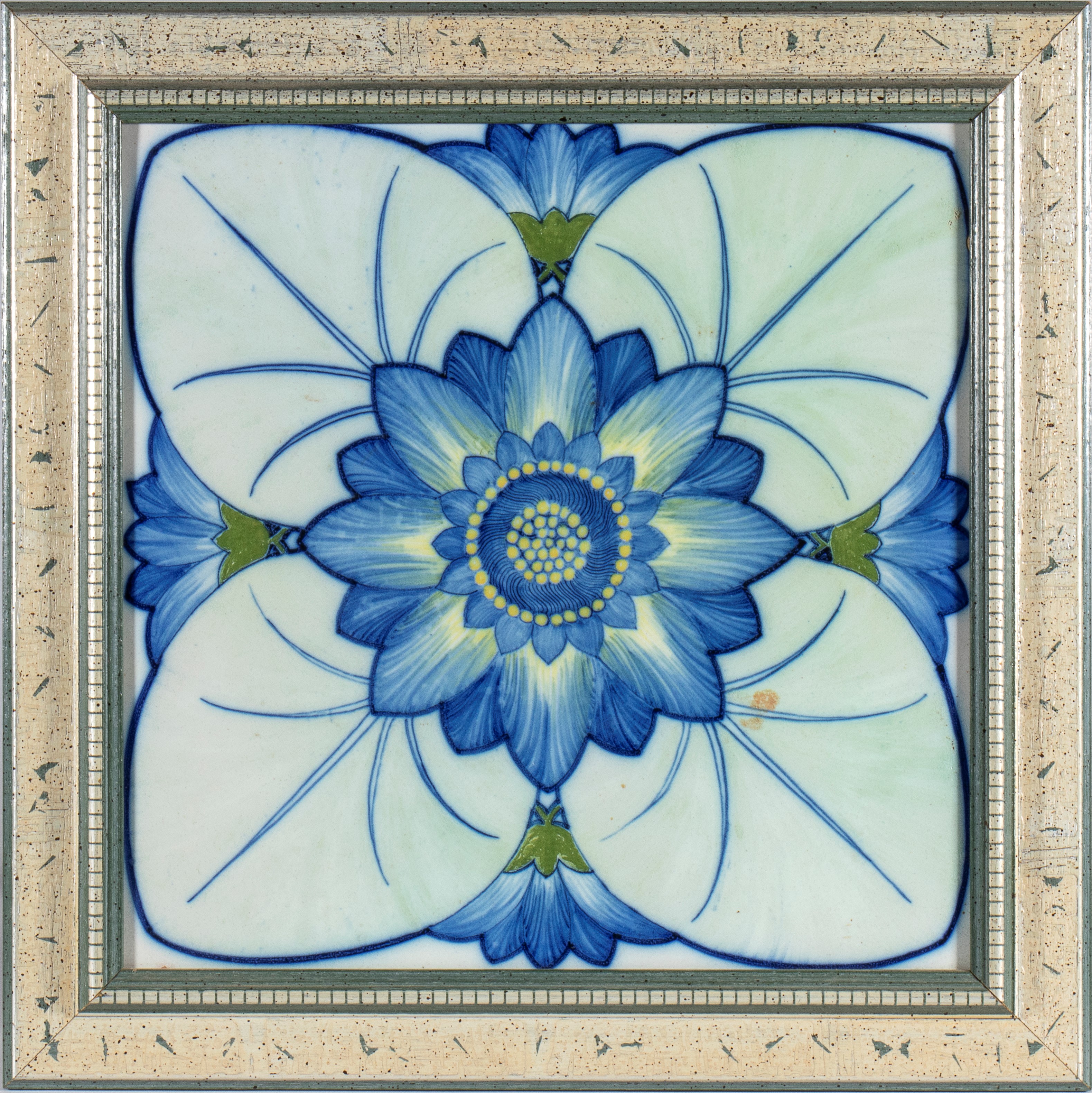 Mattonella con decoro floreale