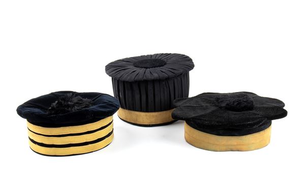 Lotto di tre cappelli da magistrato