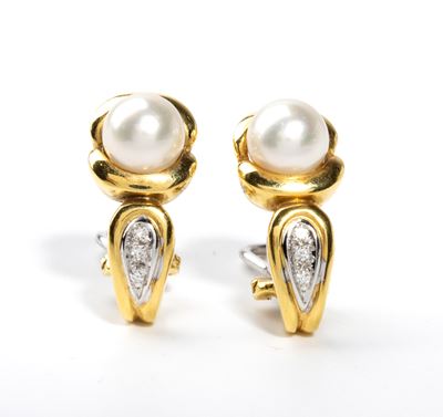 Orecchini, oro giallo 18k con perle coltivate d’acqua salata e diamanti round “huit-huit”