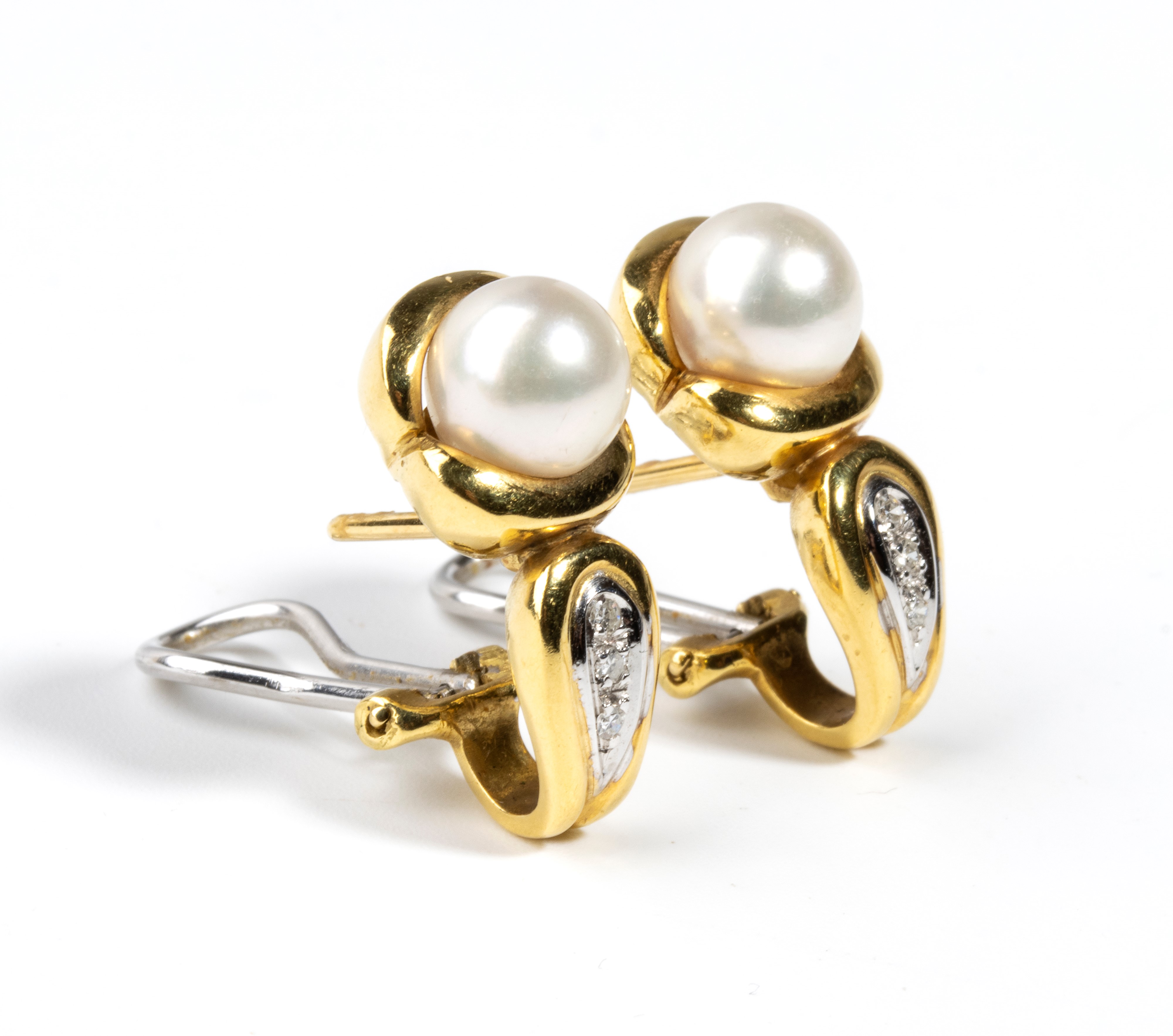 Orecchini, oro giallo 18k con perle coltivate d’acqua salata e diamanti round “huit-huit”