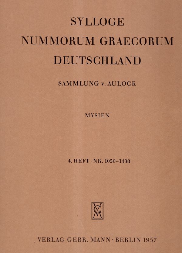 SYLLOGE  NUMMORUM GRAECORUM. Deutschland. Sammlung  V. Aulock. MYSIEN. 4 heft n. 1050 -1438. Berlin, 1957. pp. non numerate, lots 1050--1438, plates 33-44.  Brossura ed. ottimo stato, importante. C.S. 1914