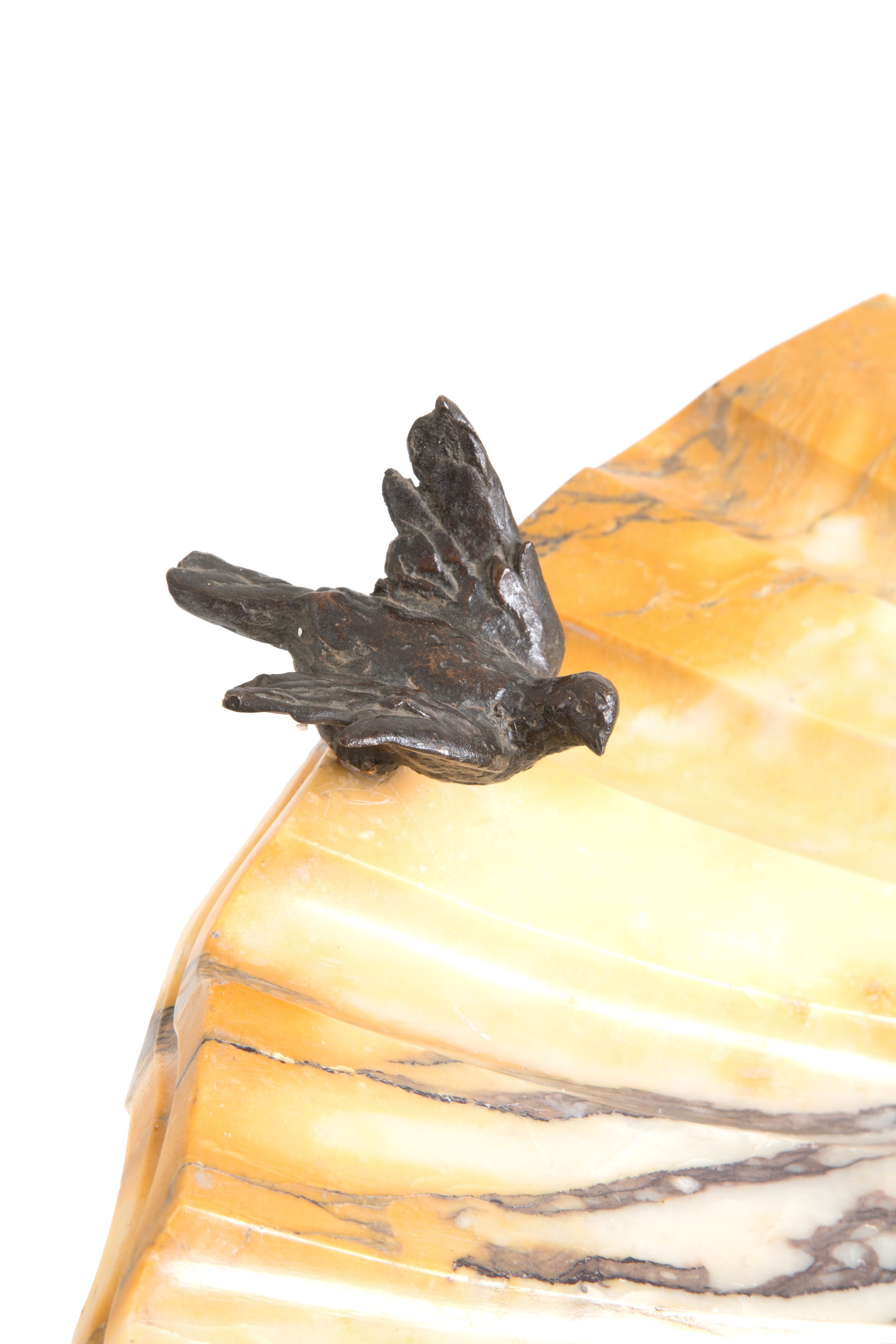 Coppia di vasche in marmo giallo venato con sculture in bronzo, XIX secolo
