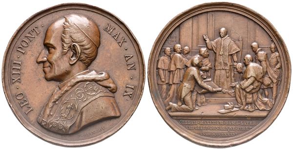 ROMA. Leone XIII (Gioacchino Pecci, 1878-1903). Medaglia a. IX, 1886. A ricordo delle opere di ampliamento e decorazione all'interno della Basilica Lateranense. Opus: F. Bianchi. Ae (38,76 g; 43 mm). Bartolotti E886. Colpetti. Bella patina. BB+