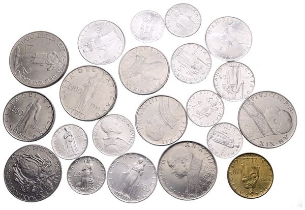 VATICANO. Roma. Pio XII (1939-1958). Gruppo di 21 monete: 100, 50, 10, 5, 2 e 1 Lire 1955, 1956 e 1957 (FDC); 1, 2 Lire 1940 (qFDC); 20 Lire 1957 (FDC)