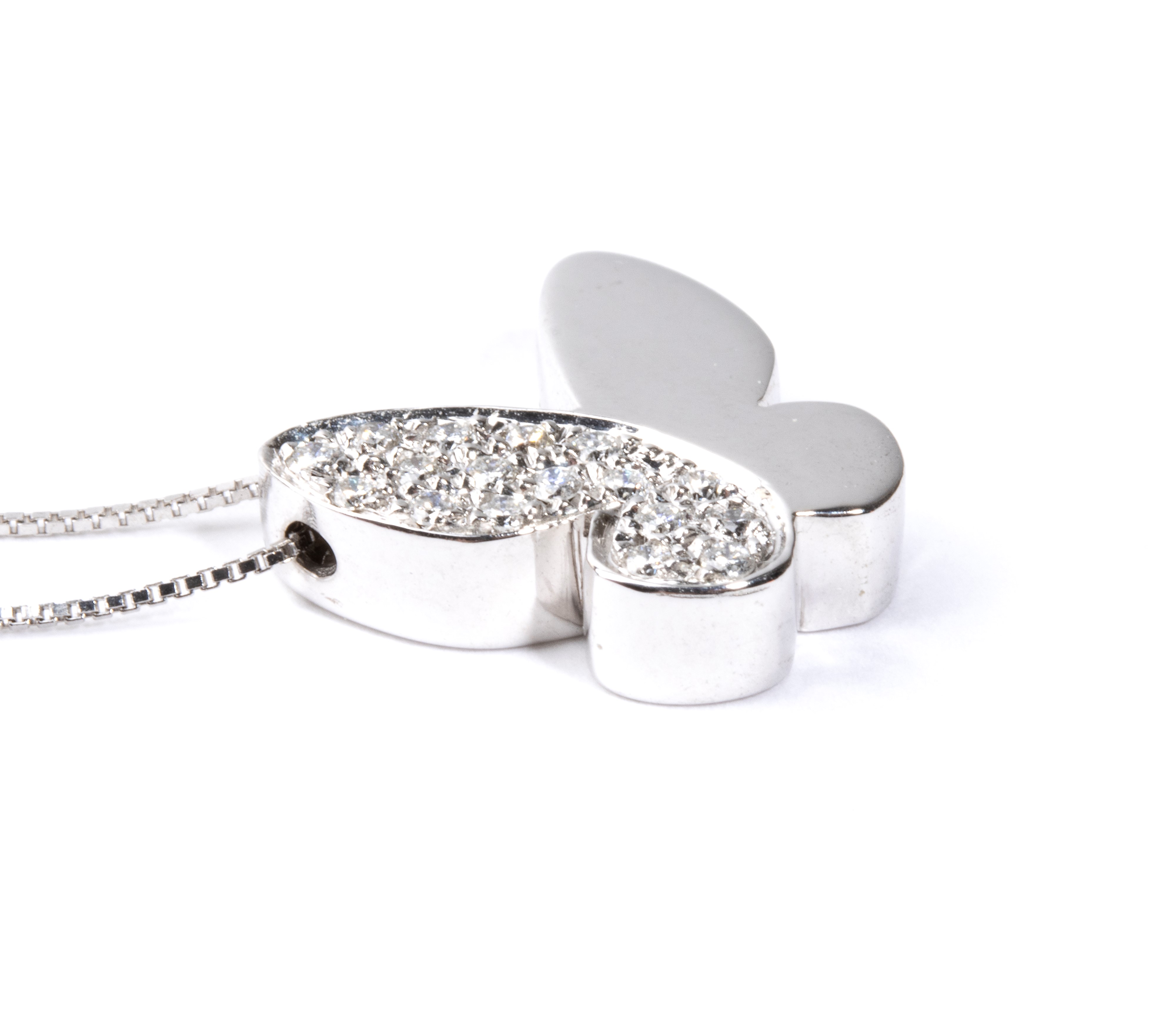 Oro bianco 18k, girocollo con farfalla in pavé di diamanti