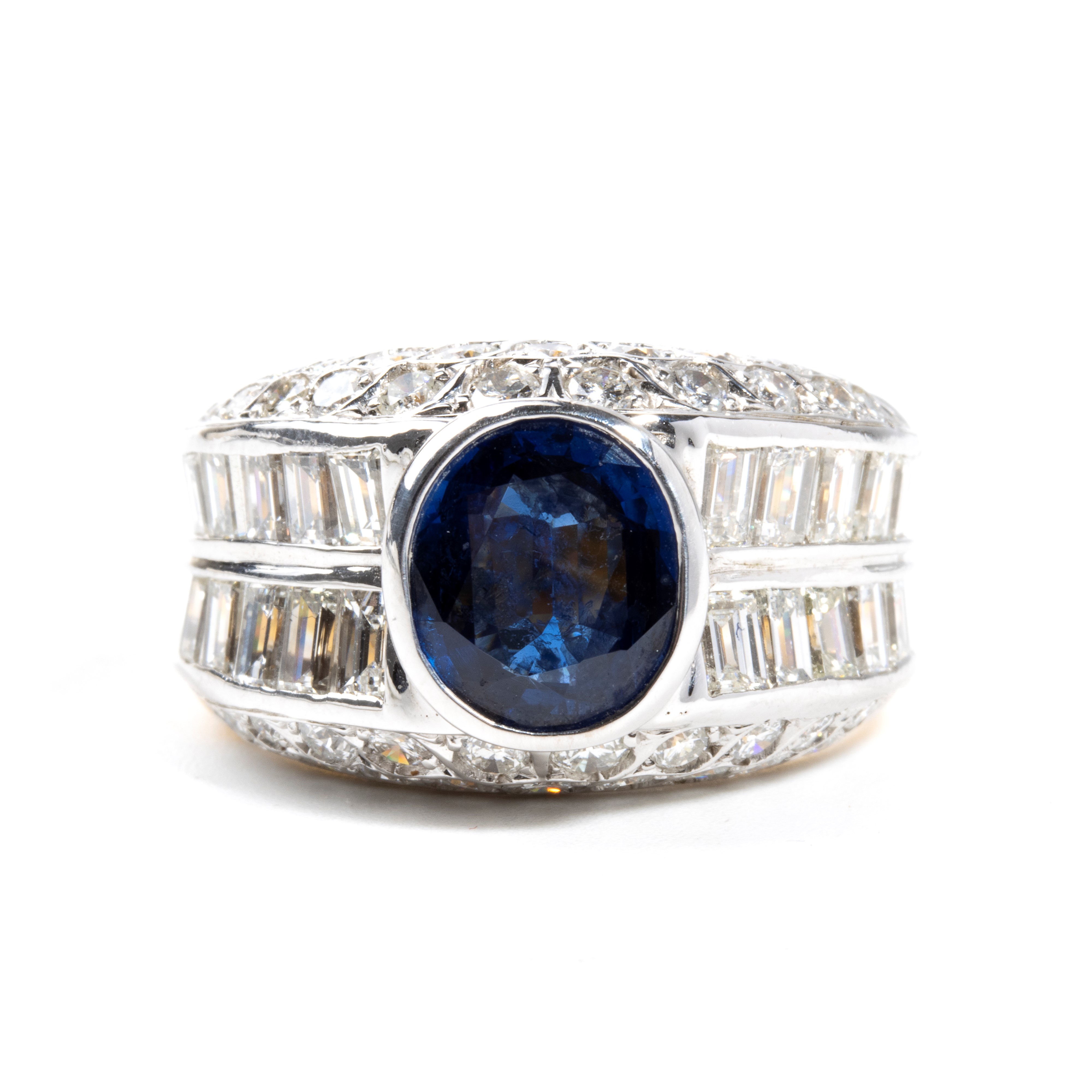 Anello a fascia in oro con zaffiro e diamanti