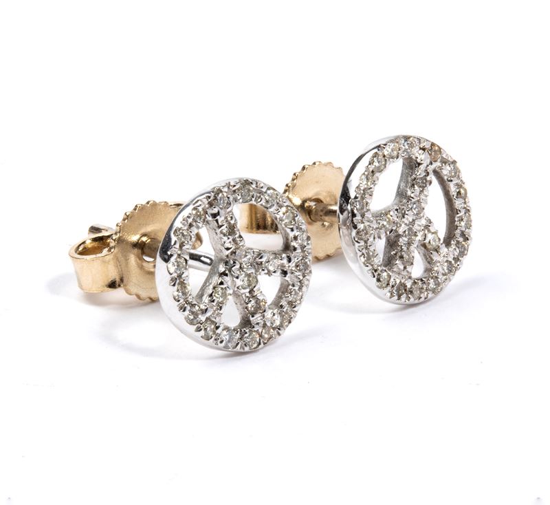 Orecchini, CND in pavé di diamanti, oro bianco 18k