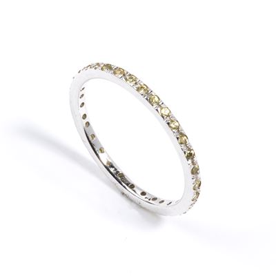Anello in oro bianco con zaffiri gialli e linea di corindoni gialli