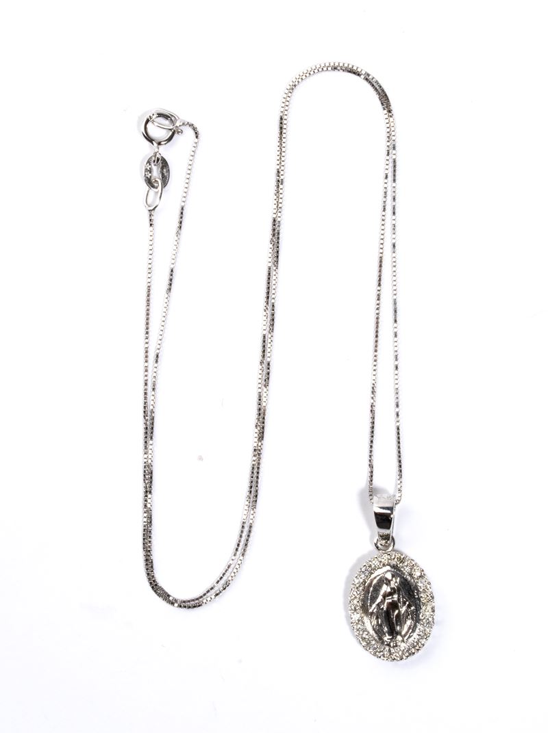 Girocollo in oro bianco 18k con pendente a immagine sacra e diamanti