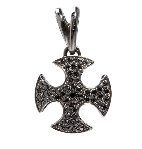 Pendente in oro con diamanti neri