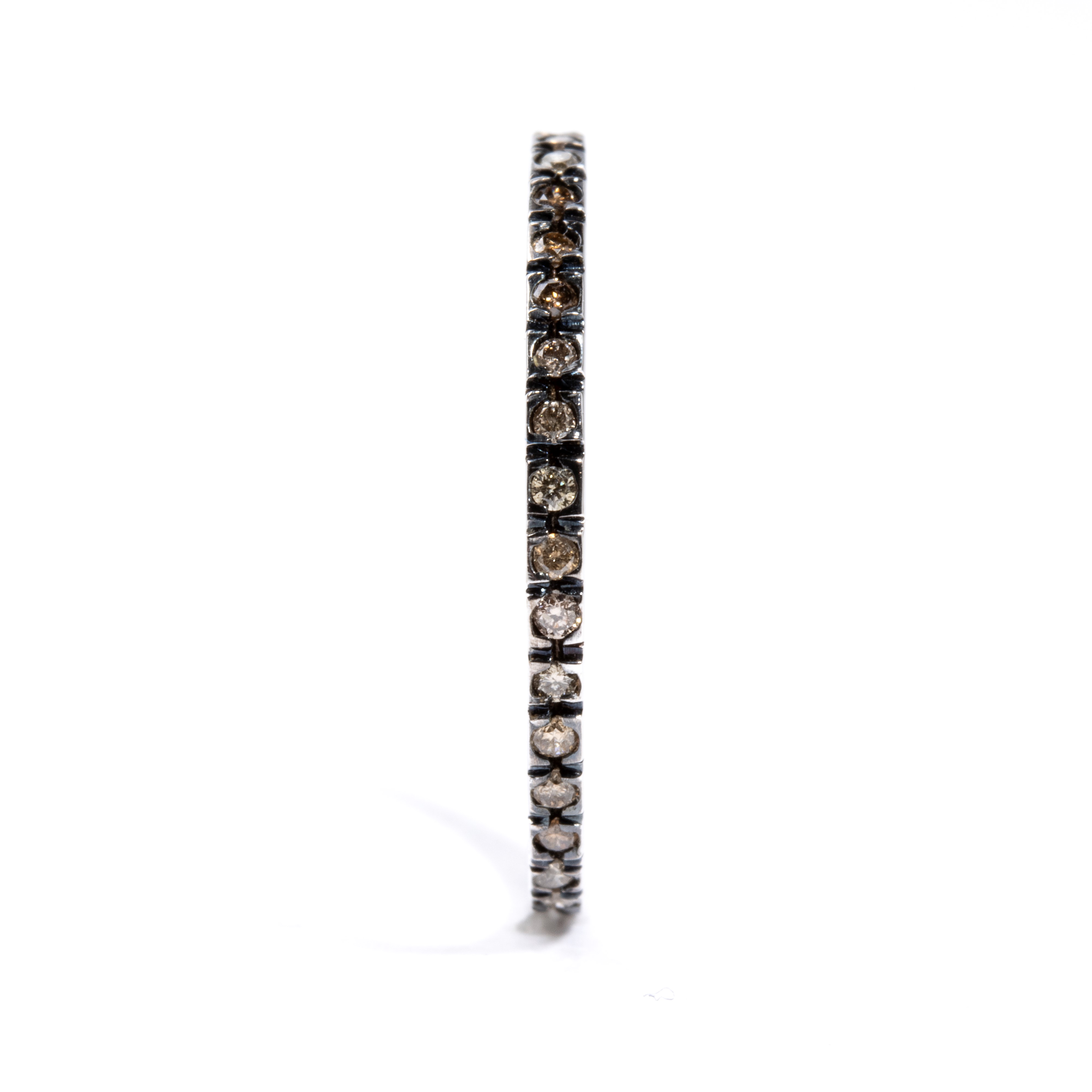 Anello in oro bianco 10k con diamanti fantasia marrone