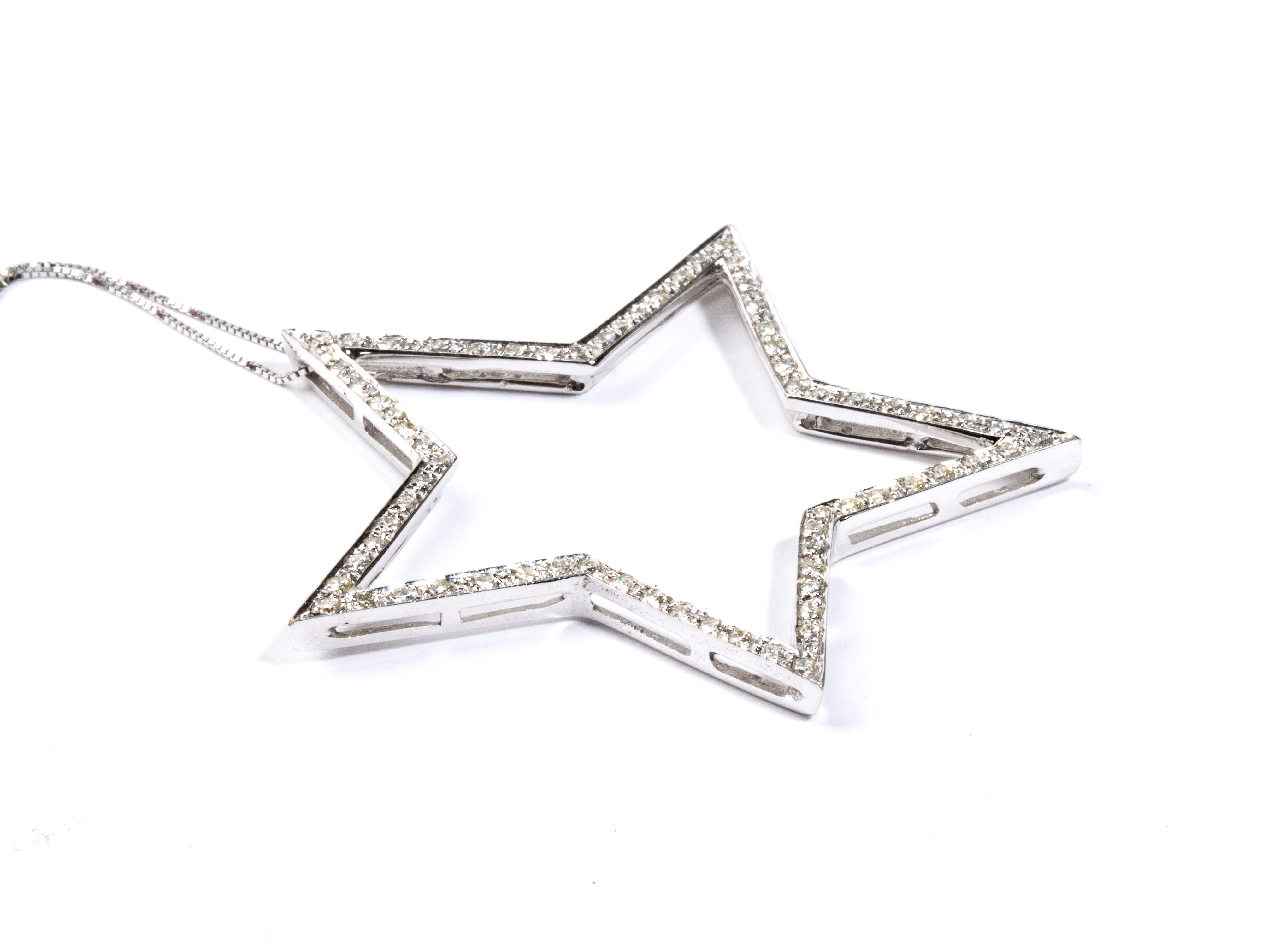 Girocollo con pendente in oro e diamanti