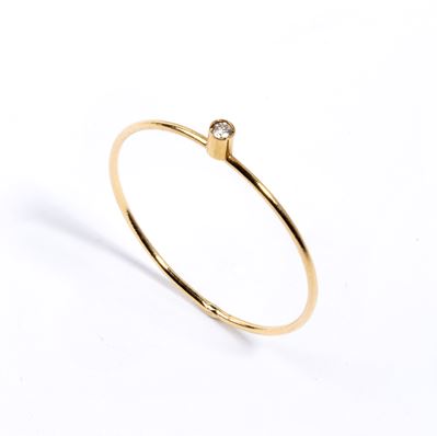 Anello in oro giallo 18k con diamante rotondo a taglio brillante
