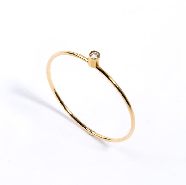 Anello in oro con diamante