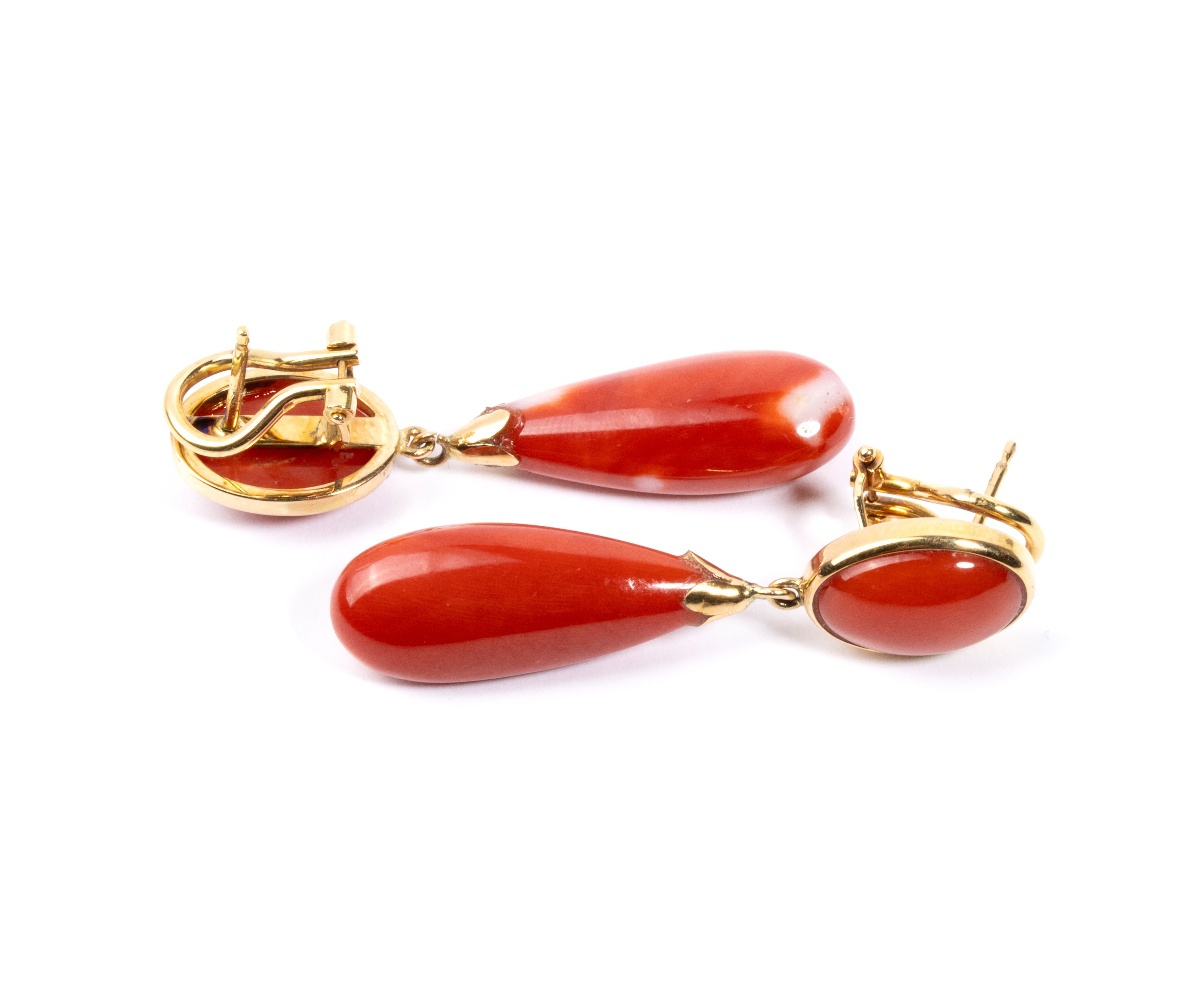 Orecchini in oro con corallo