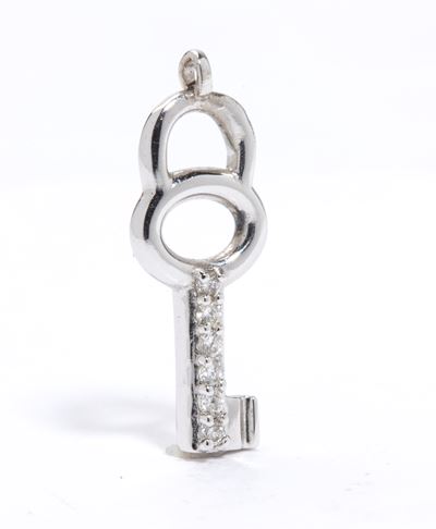 Pendente in oro bianco 18k con diamanti a pavé, sagoma a chiave