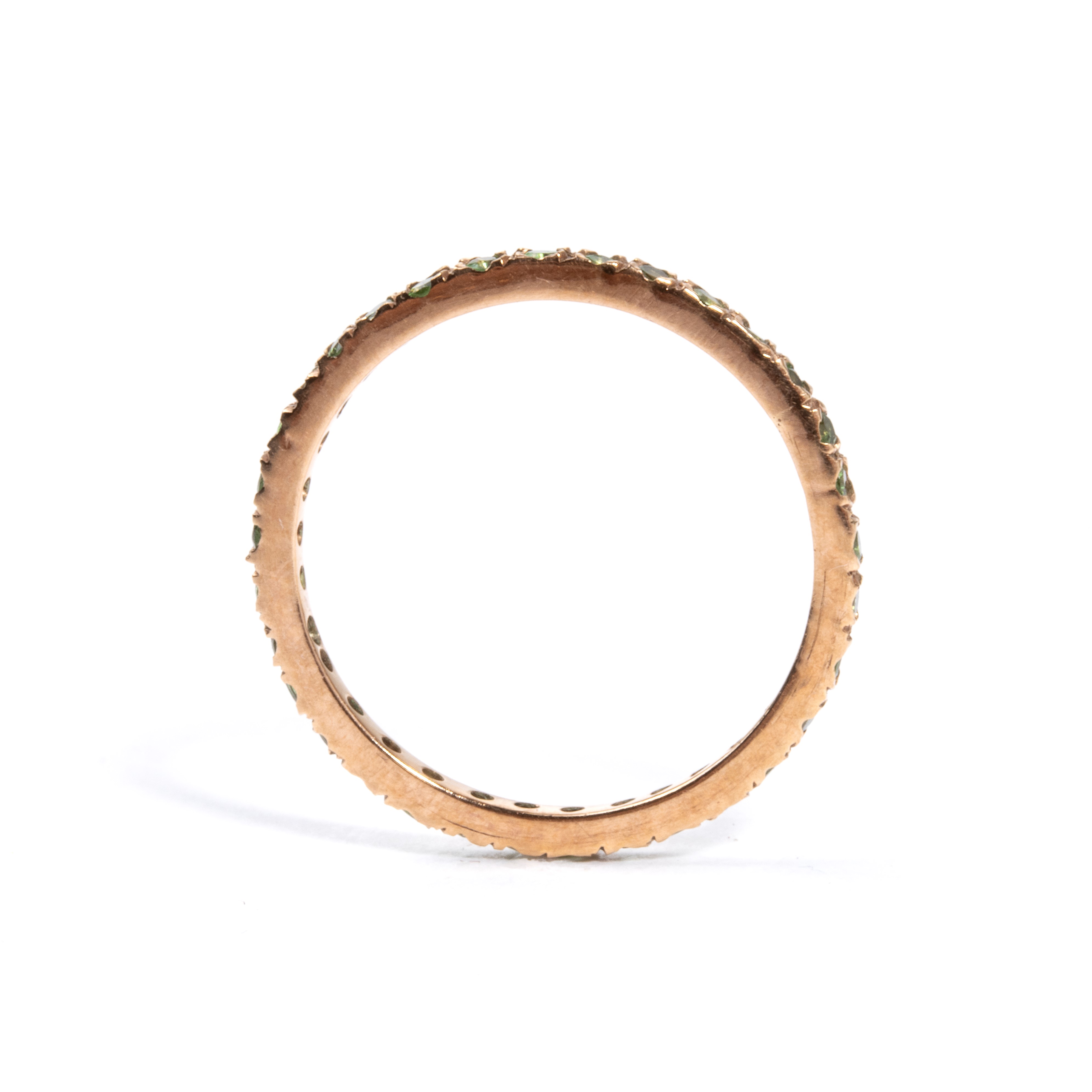 Anello in oro rosa 8k con linea di tsavoriti