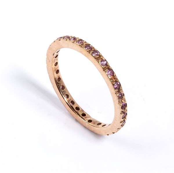 Anello in oro con corindoni