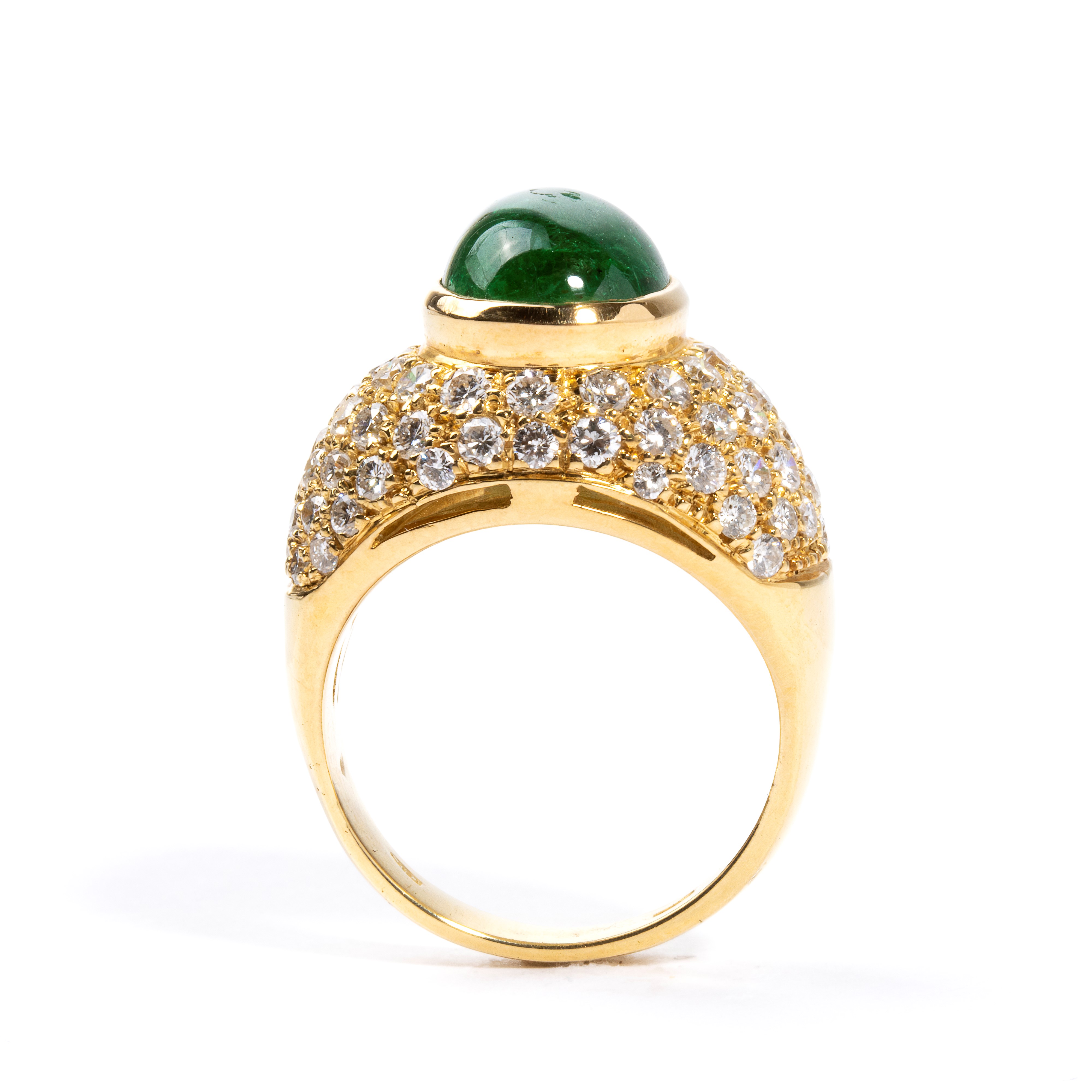Anello in oro con smeraldo e diamanti