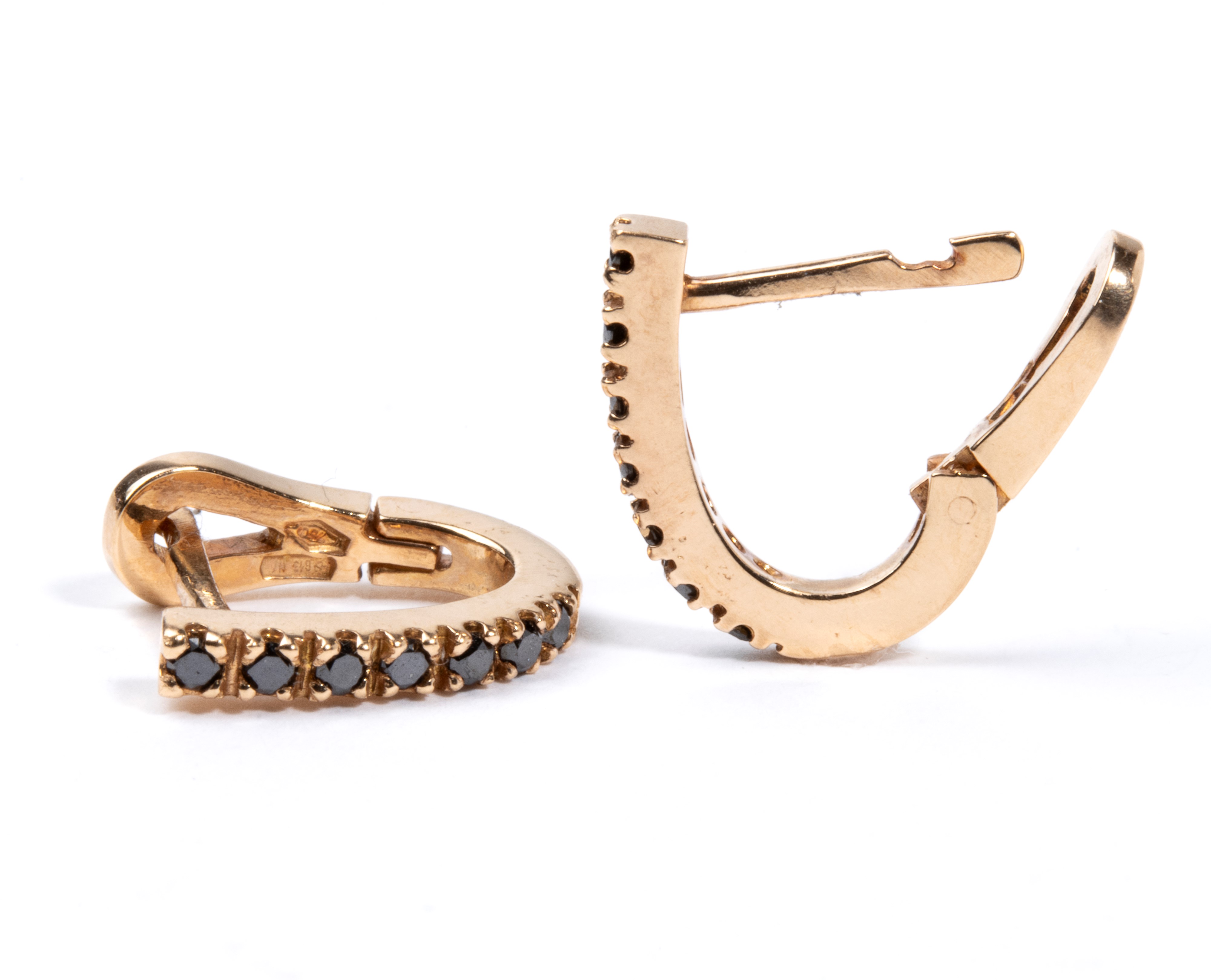 Orecchini in oro rosa 18k con diamanti neri