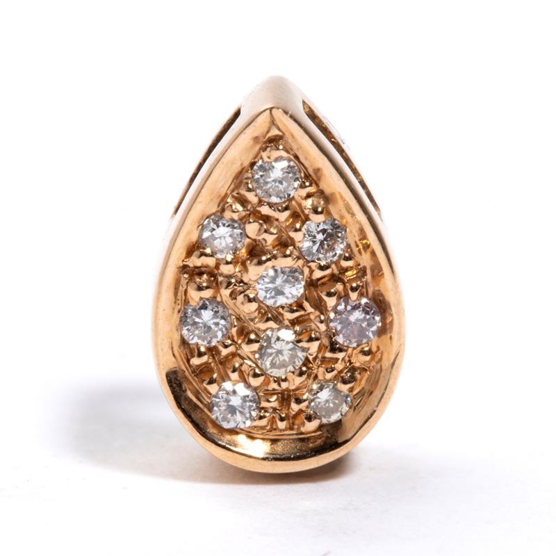 Pendente a goccia in oro con pavé di diamanti
