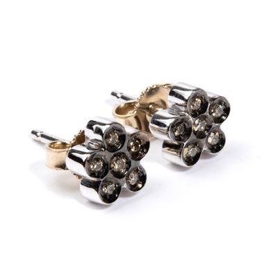 Orecchini, oro bianco 18k con diamanti rotondi colore fantasia marrone