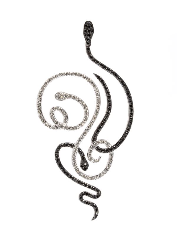 Gold diamond pendant