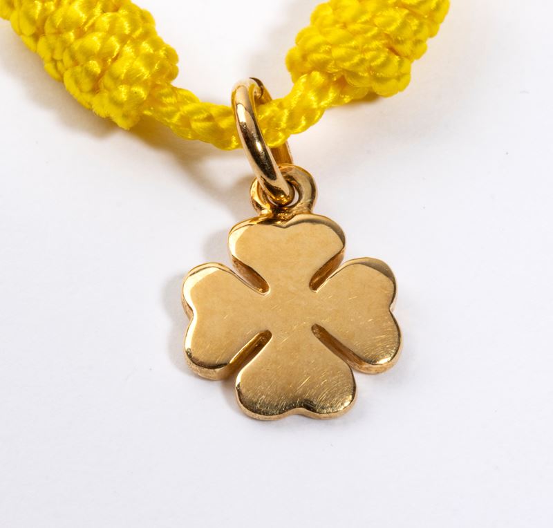 Bracciale con pendente a quadrifoglio, oro giallo 18k