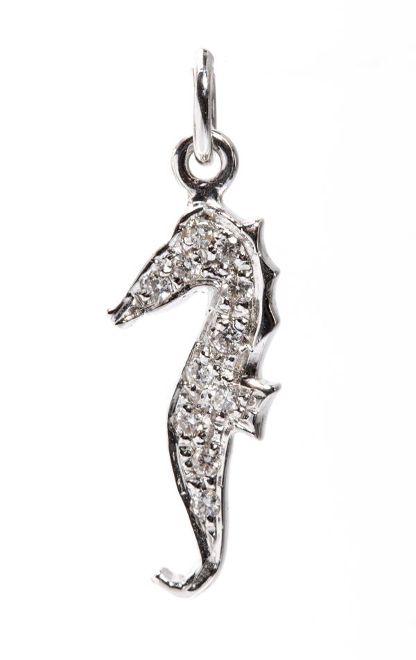 Gold diamond pendant