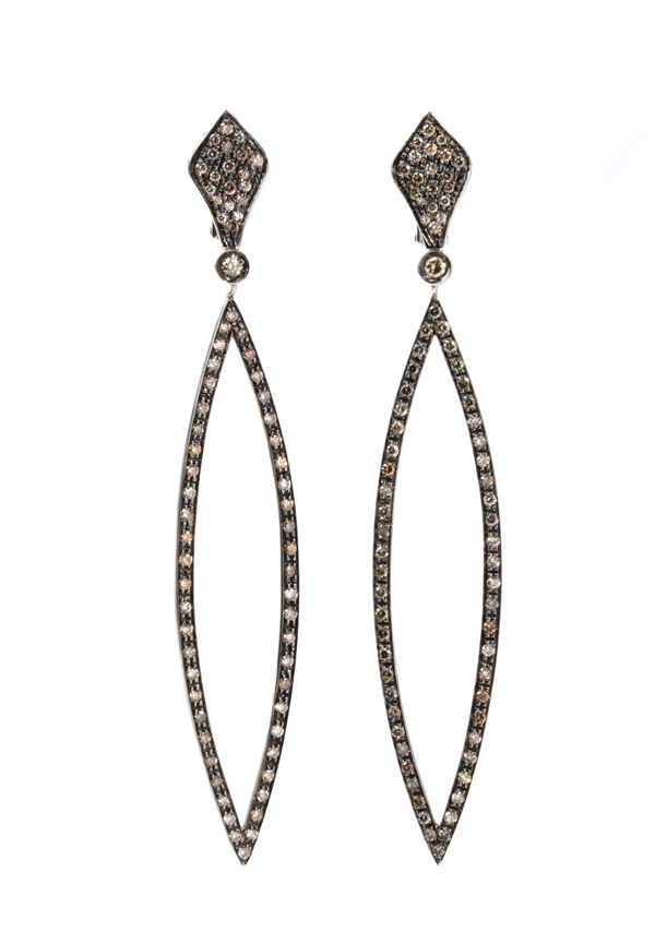 Gold earrings with fancy color brown diamonds