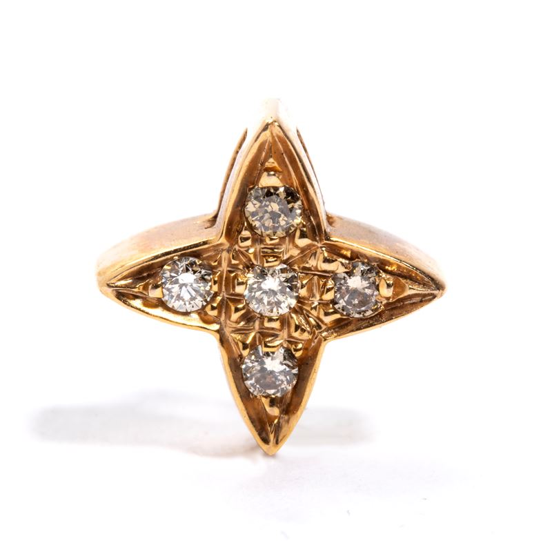 Pendente a stella a quattro punte in oro rosa 18k con pavé di diamanti