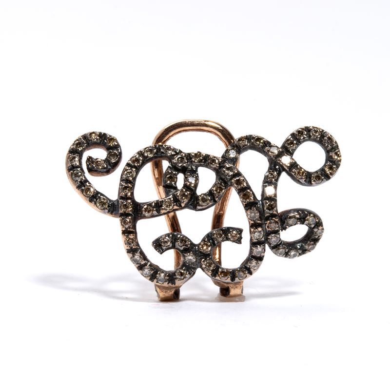 Orecchino singolo in oro e diamanti marroni