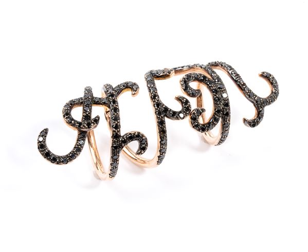 Anello in oro e diamanti neri