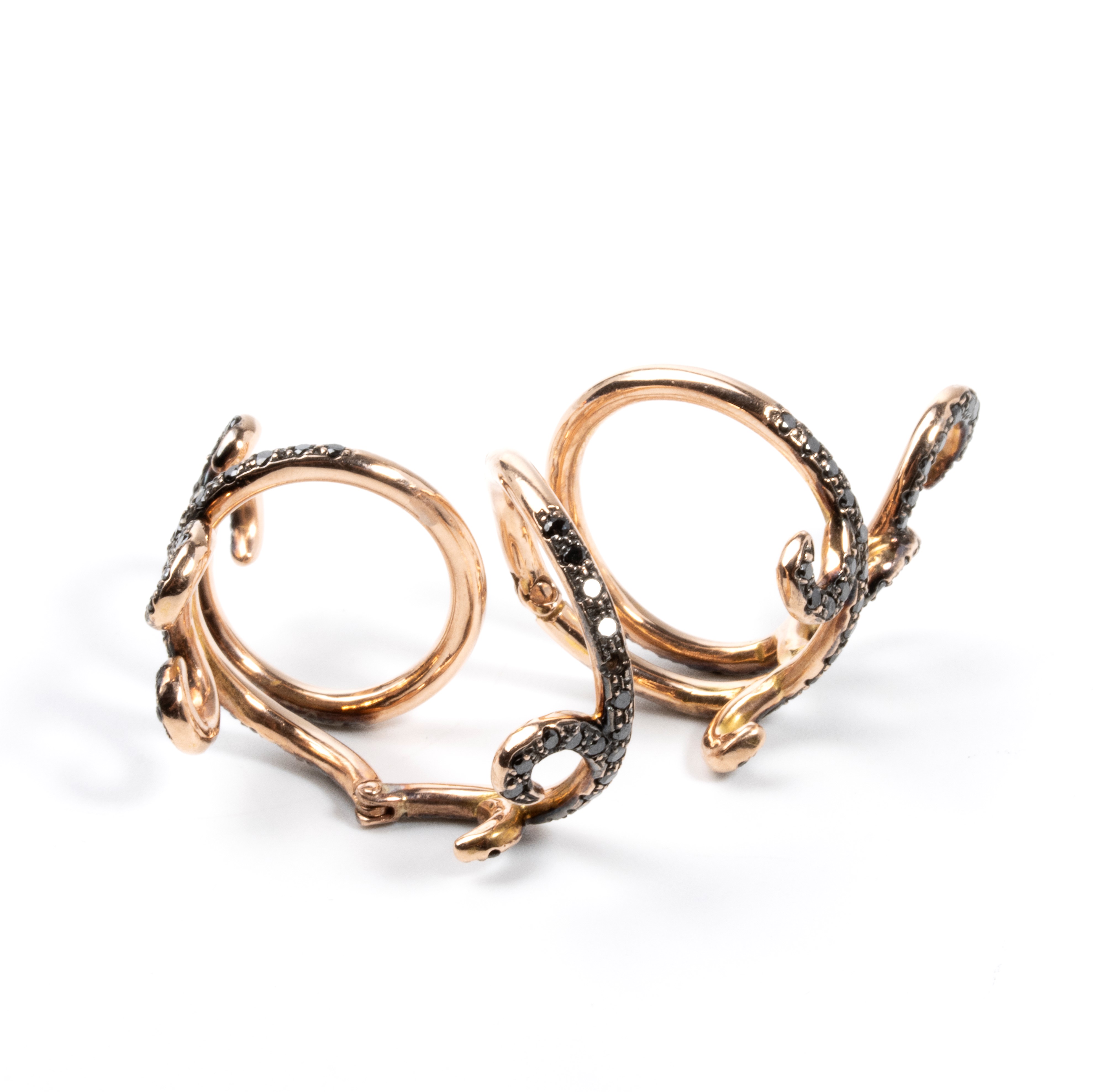 Anello in oro e diamanti neri