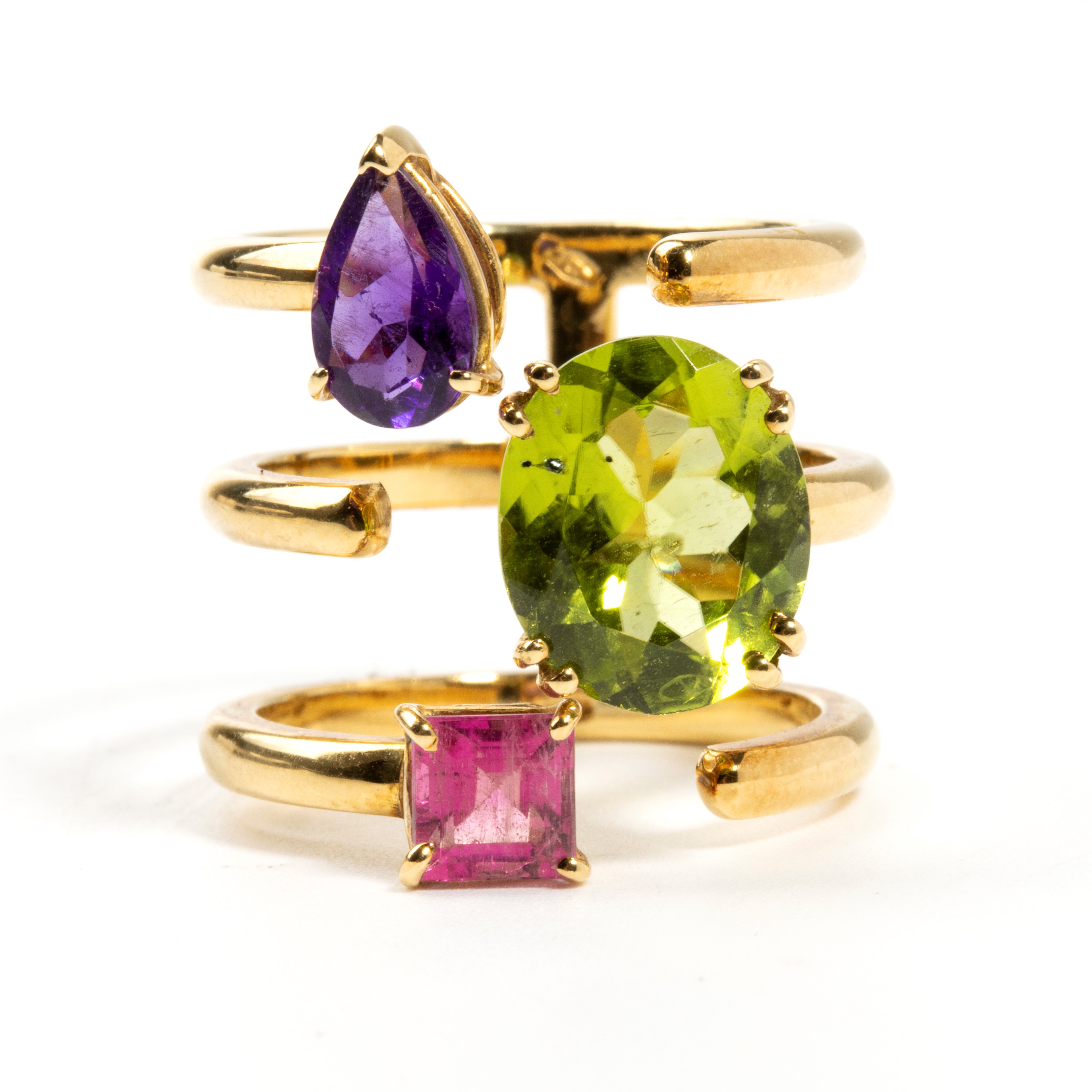 Anello in oro con ametista, rubellite e peridoto