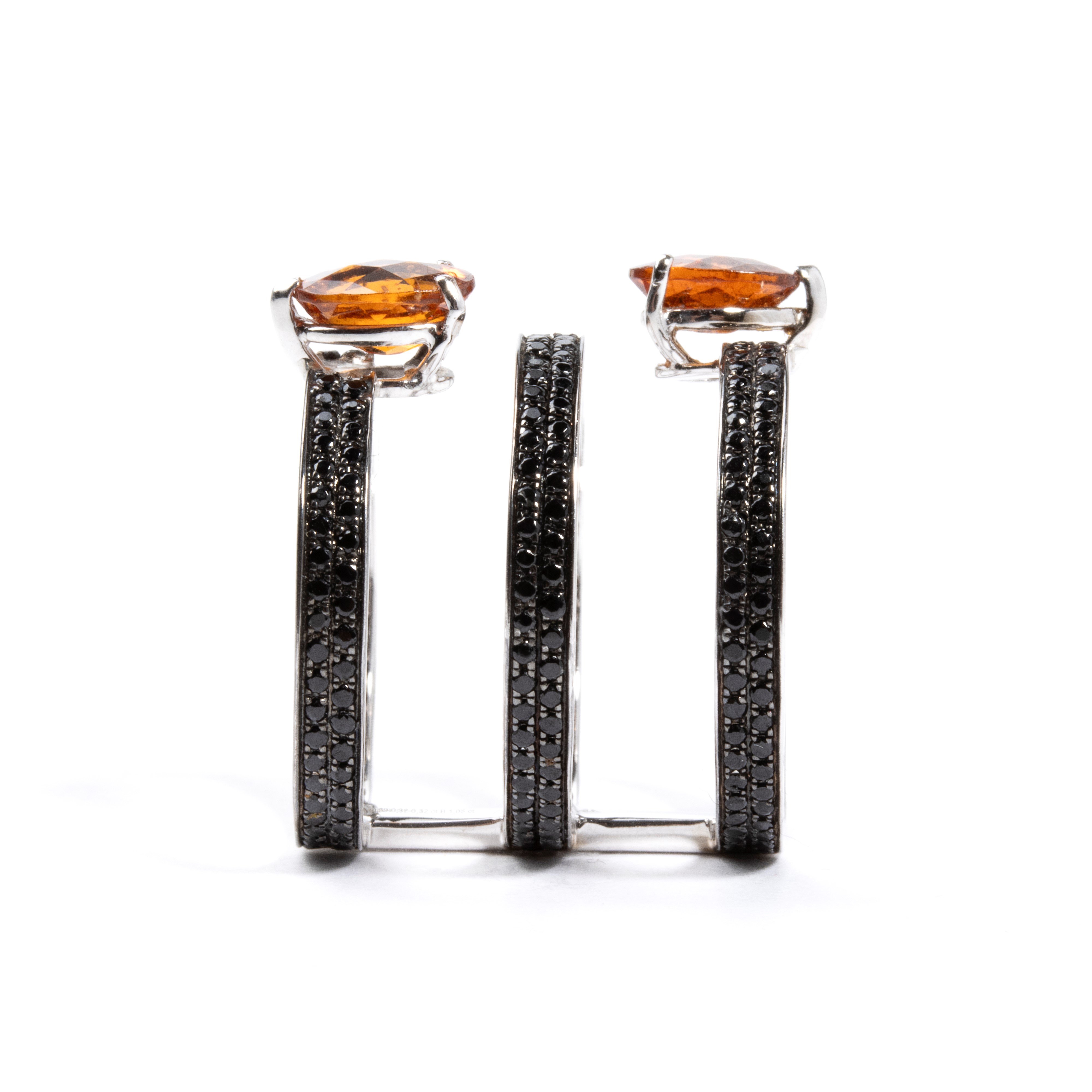 Anello in oro con diamanti neri e quarzi