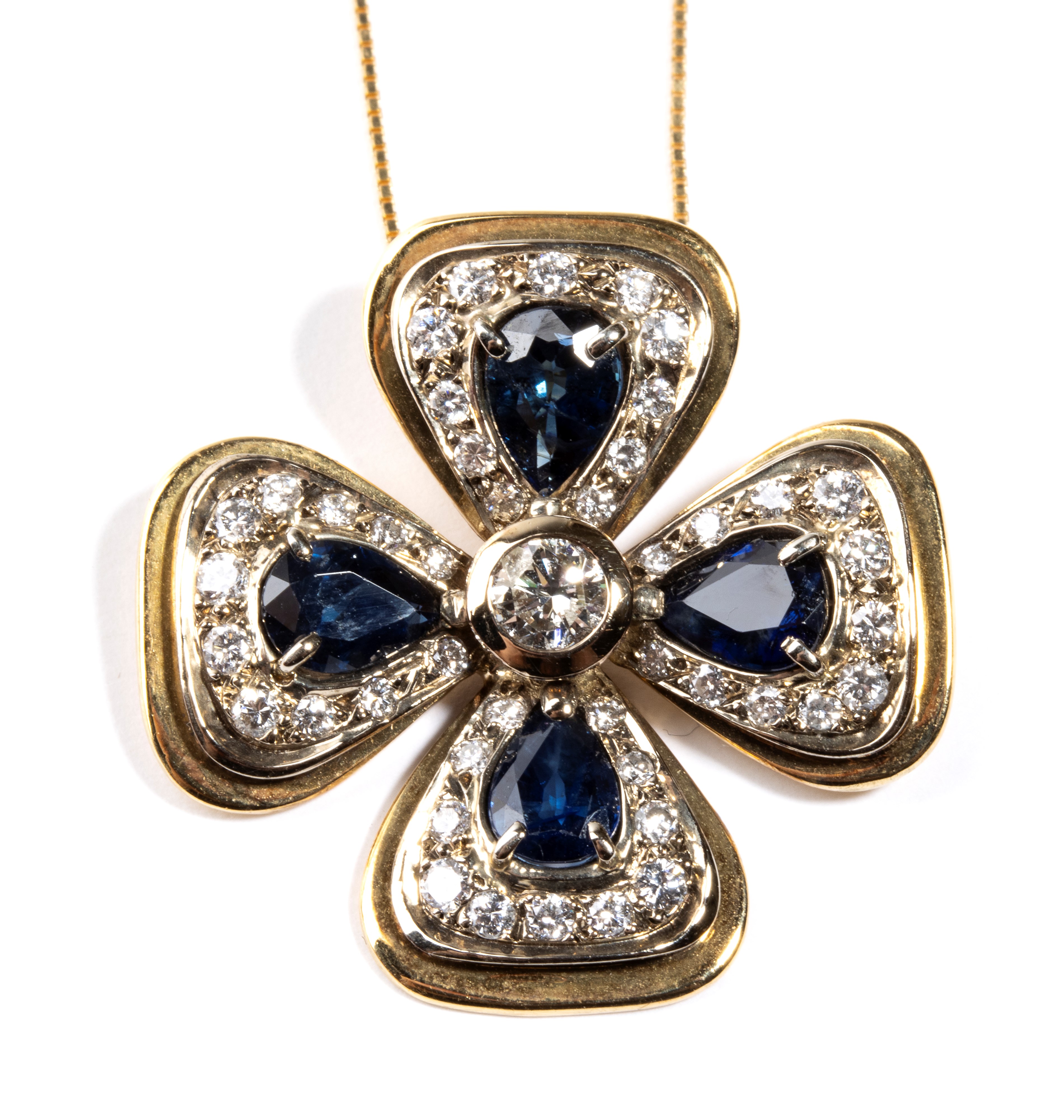 Girocollo con pendente "Quadrifoglio" in oro con zaffiri e diamanti