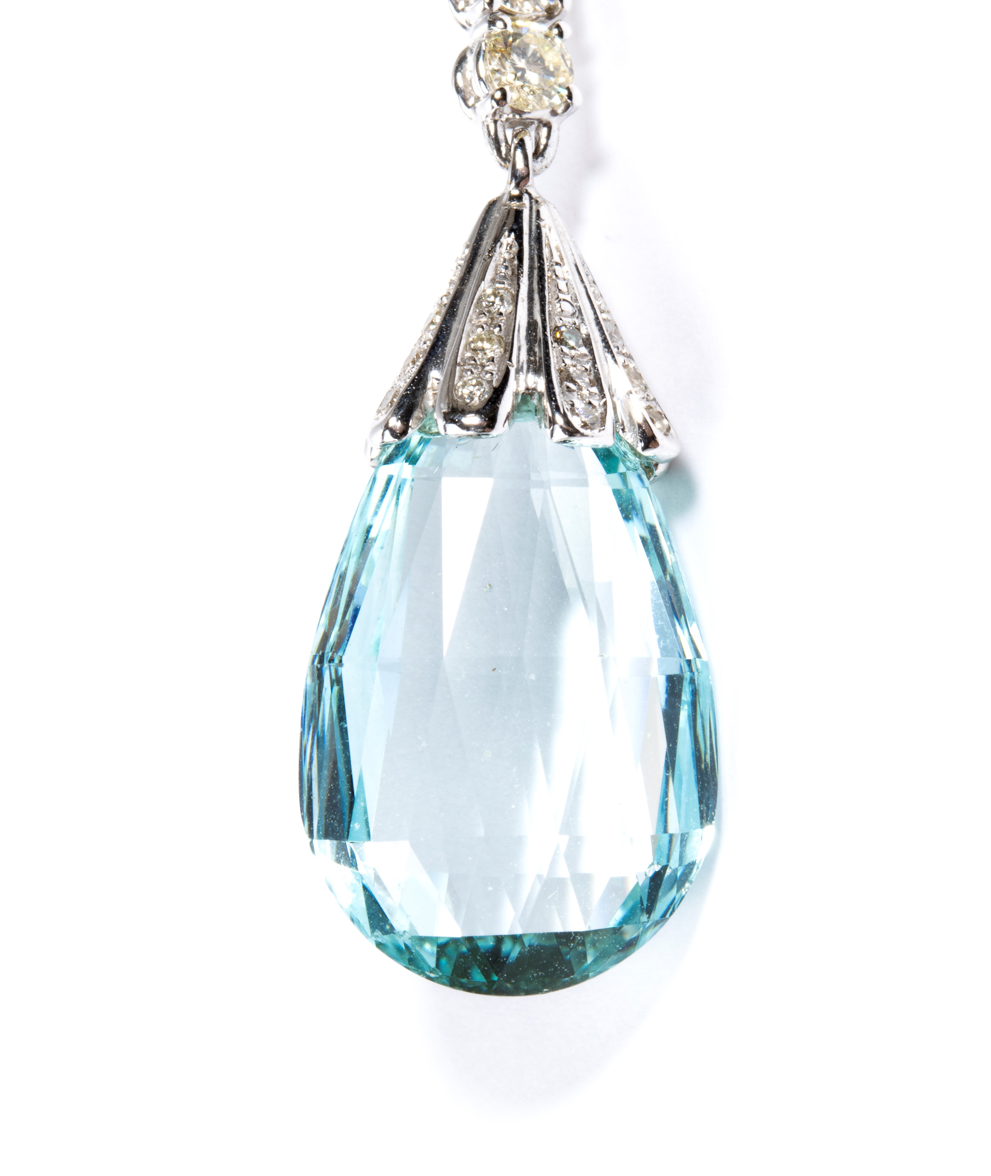 Orecchini in oro con diamanti e acquamarina