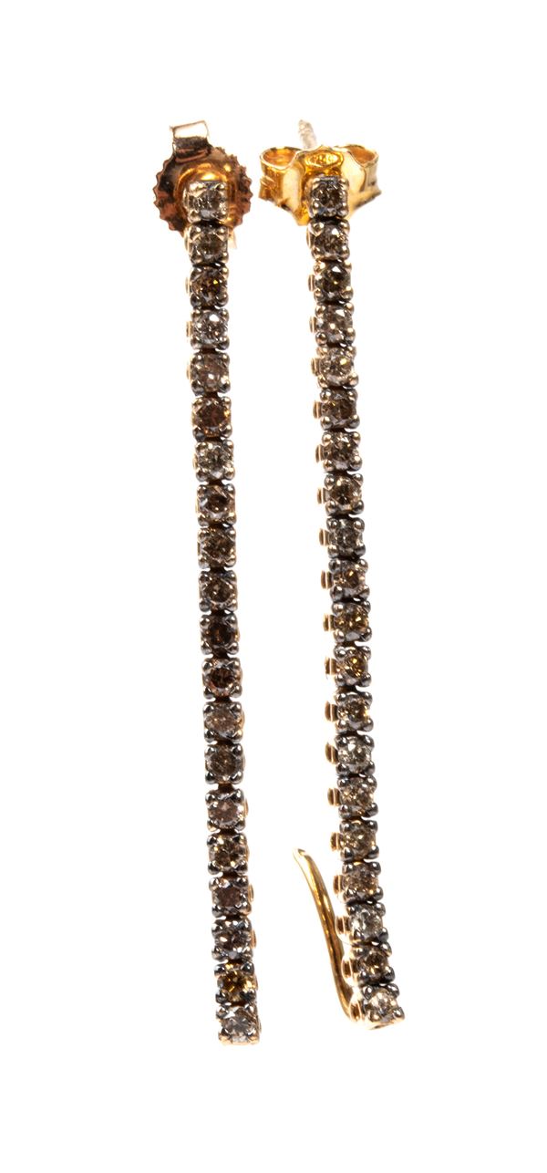 Orecchini in oro con diamanti colore fantasia marrone