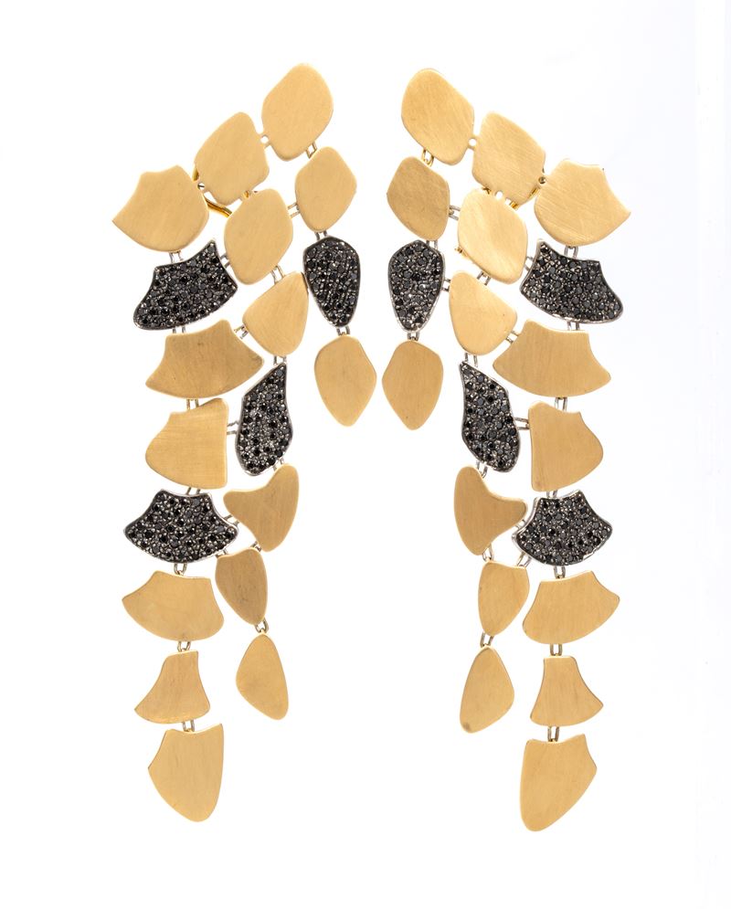 Orecchini PYTON in oro con diamanti neri