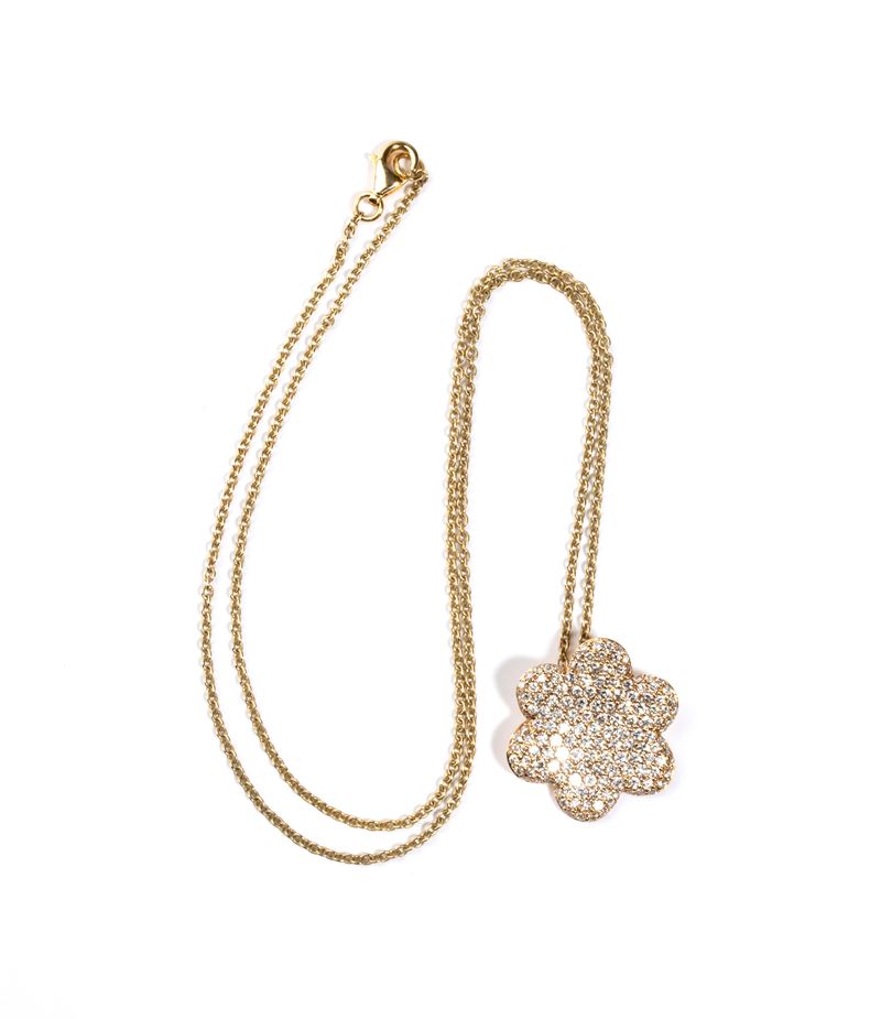 Girocollo con pendente in oro e diamanti