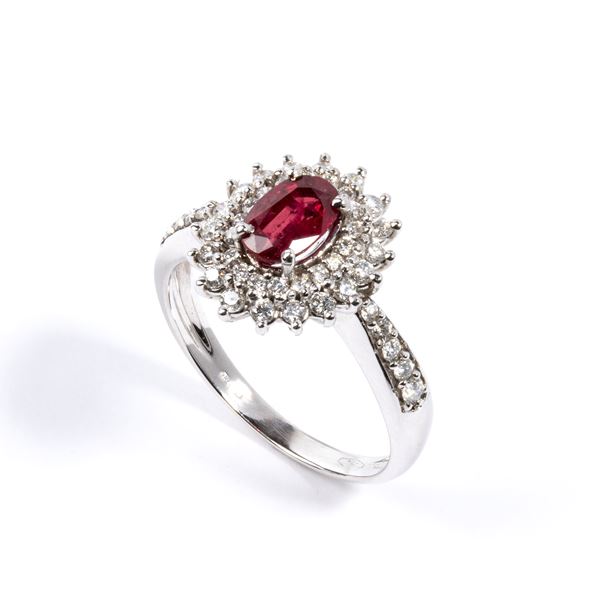 Anello in oro con diamanti e rubini